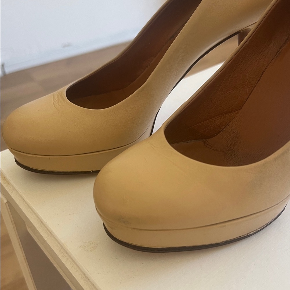Gucci Womens Nude Leather Heeled Pumps - Picture 5 of 7